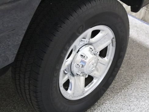 Used 2018 RAM 2500 Tradesman w/ Chrome Appearance Group image 25