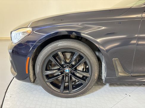 Used 2016 BMW 750i image 11