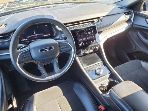 Used 2024 Jeep Grand Cherokee L Laredo image 25