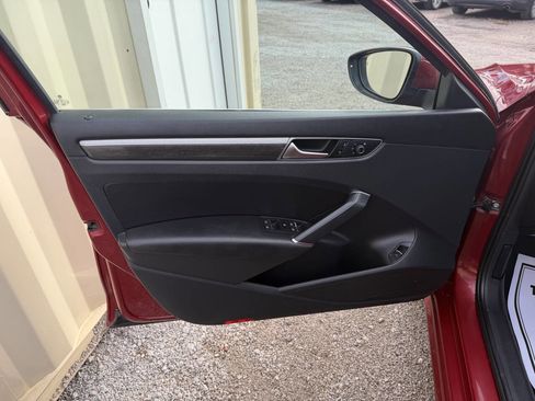 Used 2017 Volkswagen Passat 1.8T SE image 9