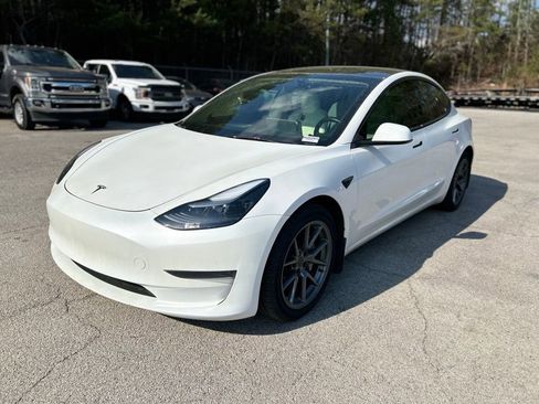 Used 2023 Tesla Model 3 Standard Range image 3