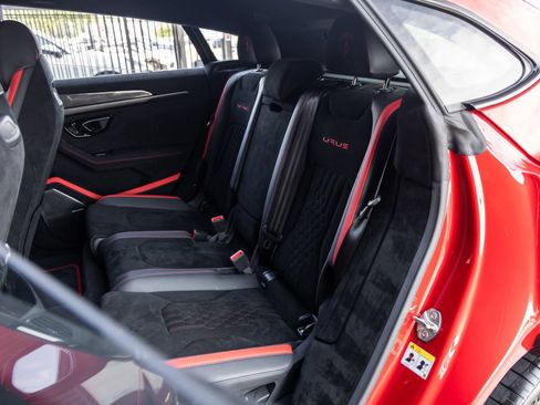 Used 2024 Lamborghini Urus Performante AWD/4WD image 45