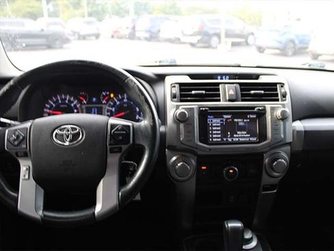 Used 2016 Toyota 4Runner SR5 AWD/4WD image 10