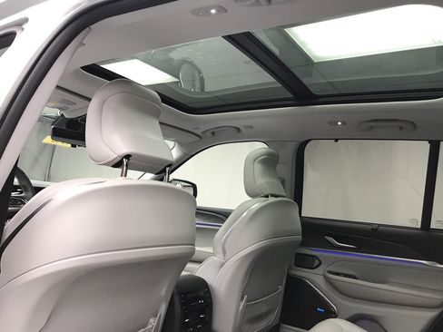 Used 2022 Jeep Grand Cherokee Overland w/ Adv Protech Group III image 26