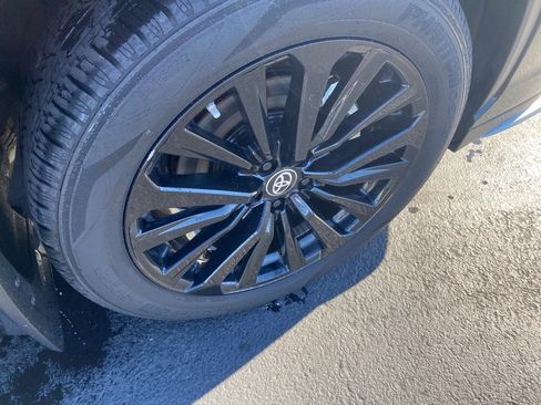 Certified 2023 Toyota Highlander XSE image 3