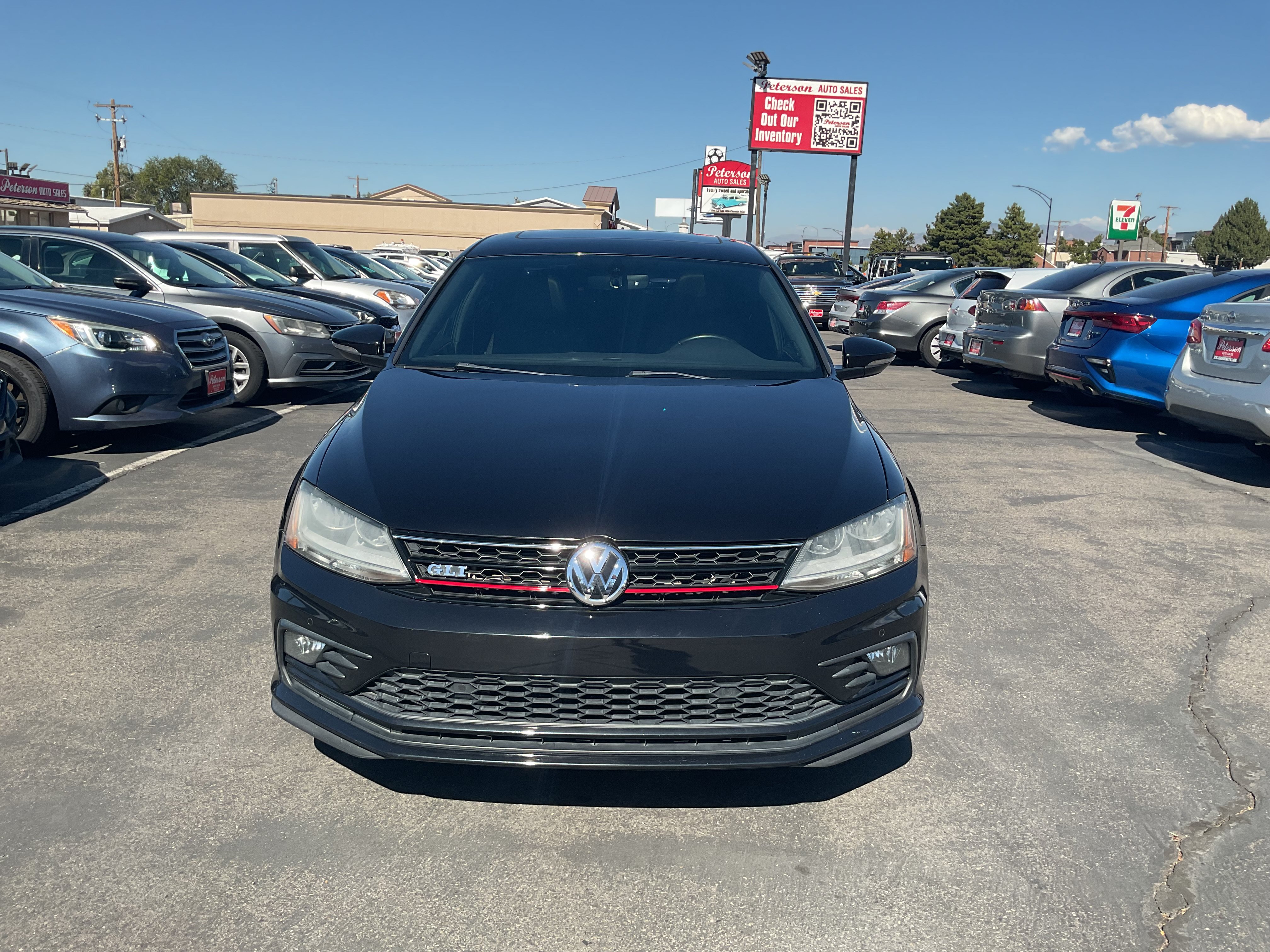 Used 2017 Volkswagen Jetta GLI FWD image 3