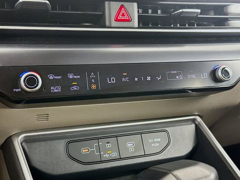 Used 2025 Kia Carnival FWD image 24