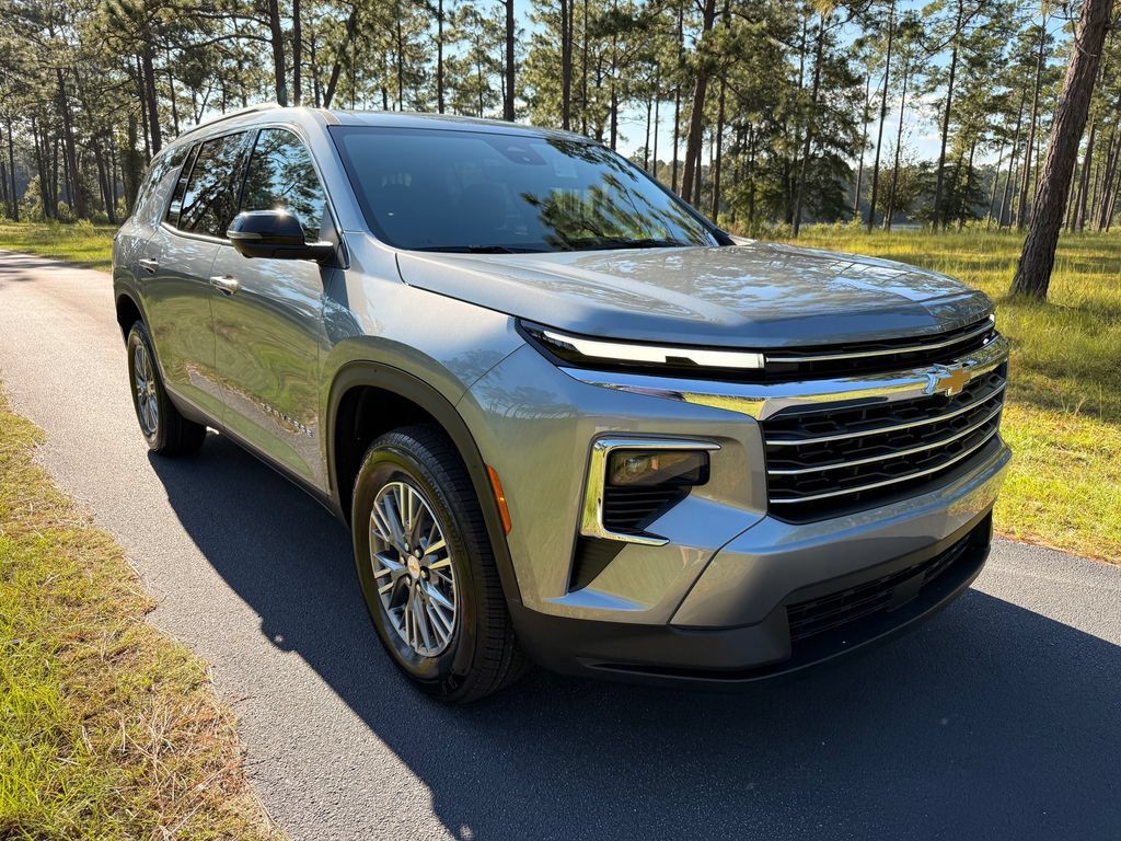 New 2027 Chevrolet Traverse LT w/ Driver Confidence Package FWD image 7