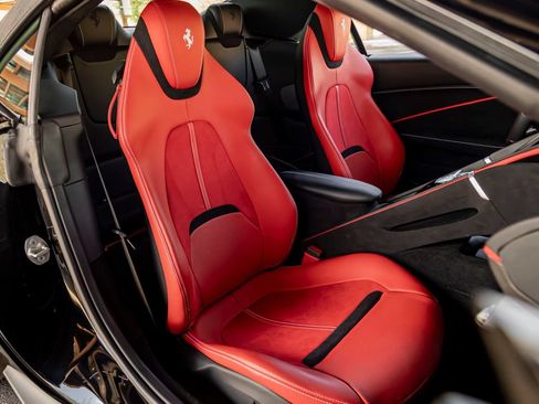 Used 2024 Ferrari Roma Spider RWD image 29