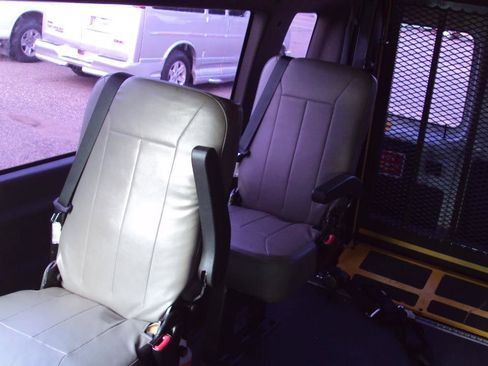 Used 2014 Ford E-250 and Econoline 250 Extended w/ Power Group RWD image 21