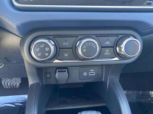 New 2025 Nissan Versa SV image 17