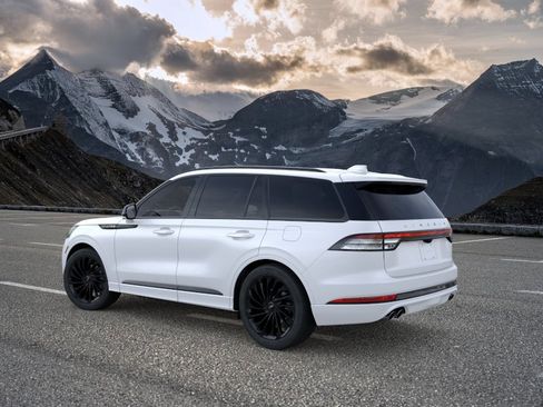 New 2026 Lincoln Aviator Reserve w/ Jet Appearance Package AWD/4WD image 4