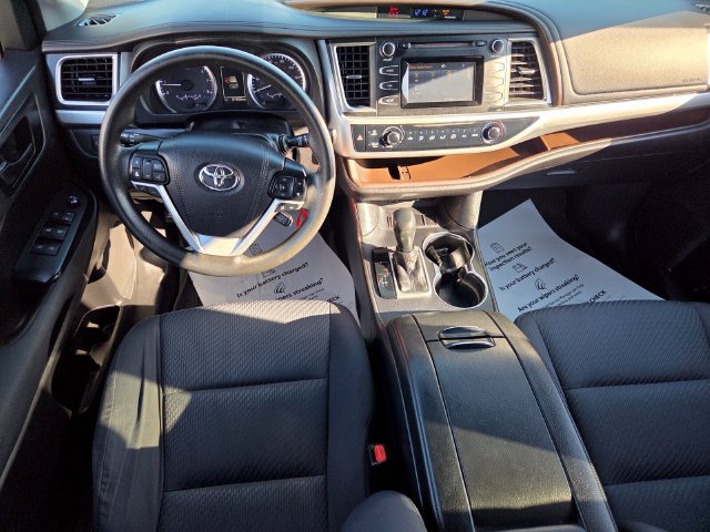 Used 2019 Toyota Highlander LE FWD image 9