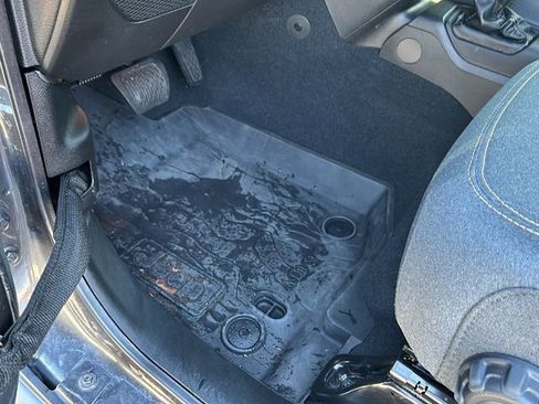 Certified 2024 Jeep Gladiator Sport image 17