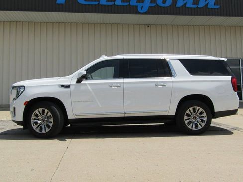 Used 2023 GMC Yukon XL Denali image 11