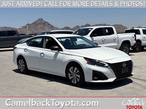 Used 2025 Nissan Altima 2.5 SV FWD image 1