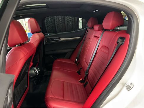 Used 2024 Alfa Romeo Stelvio Veloce image 37