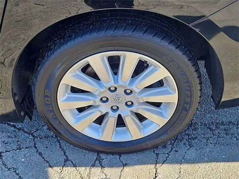 Used 2011 Toyota Sienna XLE image 3