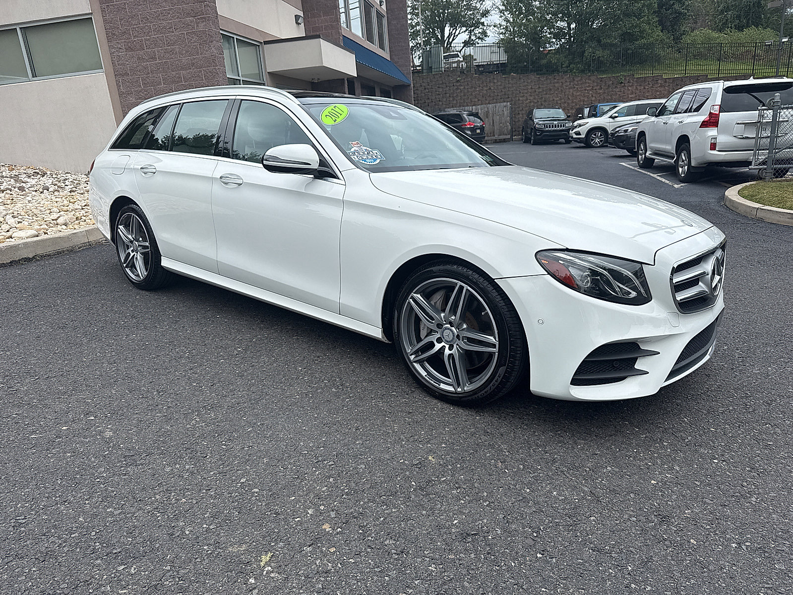 Used 2017 Mercedes-Benz E 400 4MATIC Wagon image 2
