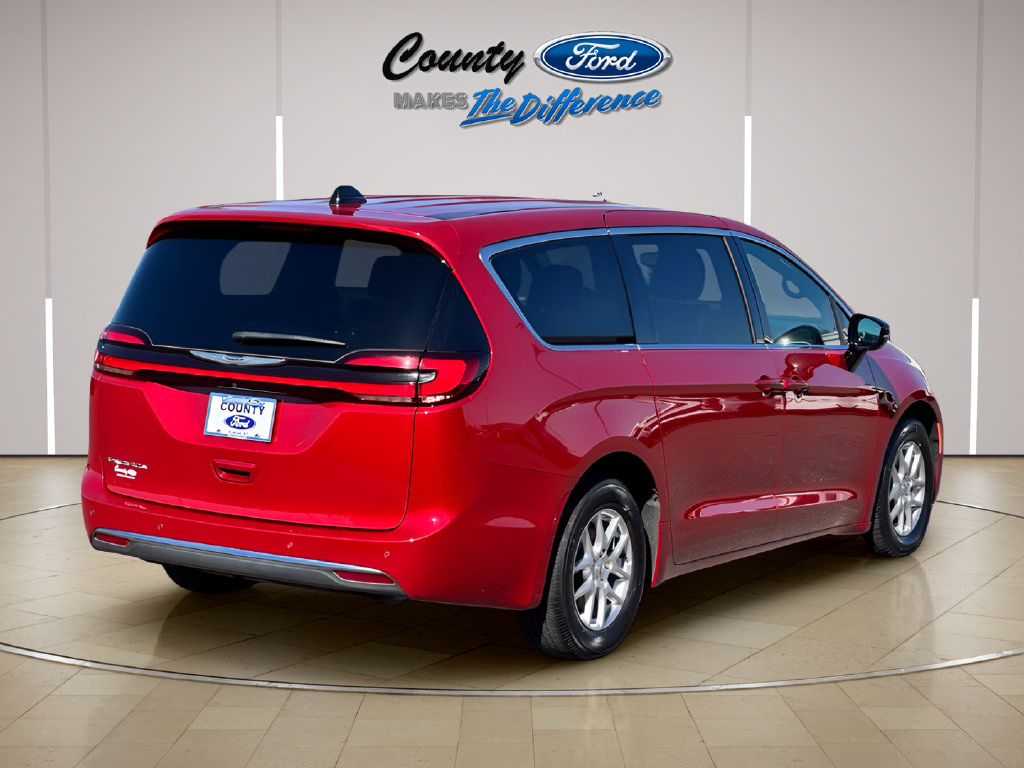 Used 2025 Chrysler Pacifica Select FWD image 8