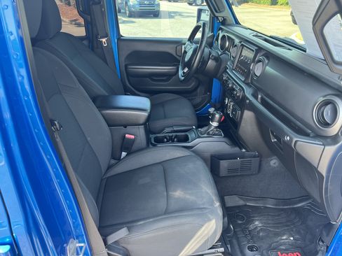 Used 2021 Jeep Gladiator Sport AWD/4WD image 17