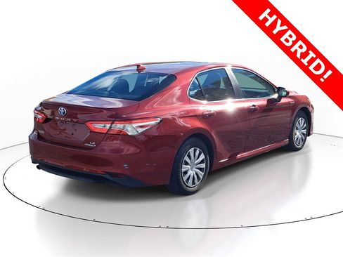 Used 2019 Toyota Camry LE image 3