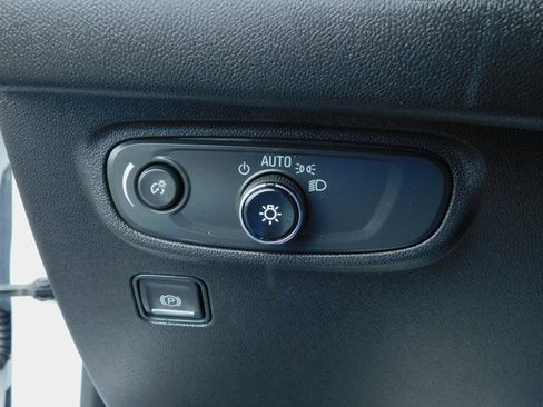 Used 2022 GMC Terrain SLE image 30