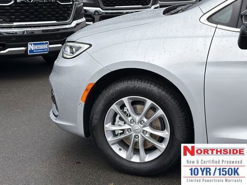 New 2026 Chrysler Pacifica Select FWD image 12