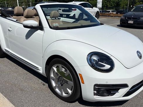 Used 2019 Volkswagen Beetle 2.0T SE w/ SE Premium Package FWD image 4