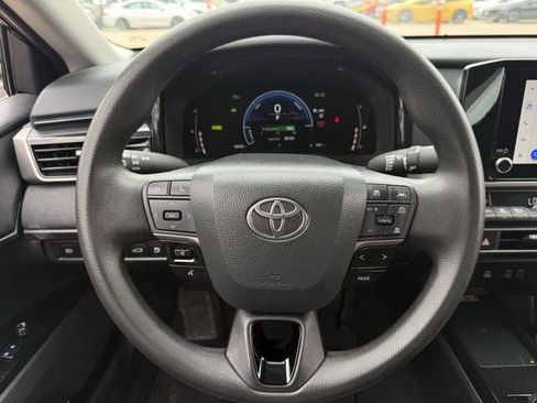 Used 2025 Toyota Camry LE image 13