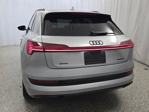 Used 2022 Audi e-tron Premium Plus w/ Premium Plus Package image 14