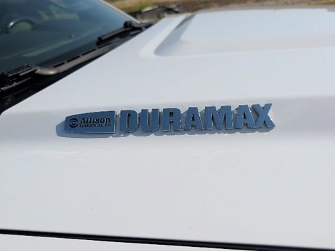 Used 2018 GMC Sierra 2500 SLT w/ Duramax Plus Package AWD/4WD image 9