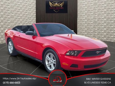 Used 2012 Ford Mustang Convertible image 2