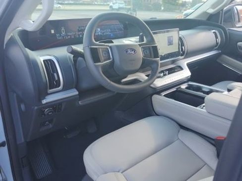 New 2026 Ford Expedition Active image 33