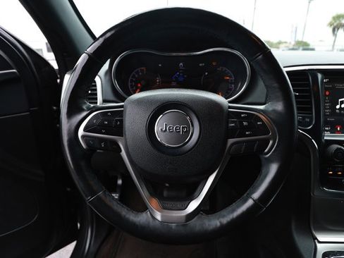 Used 2018 Jeep Grand Cherokee Altitude AWD/4WD image 11