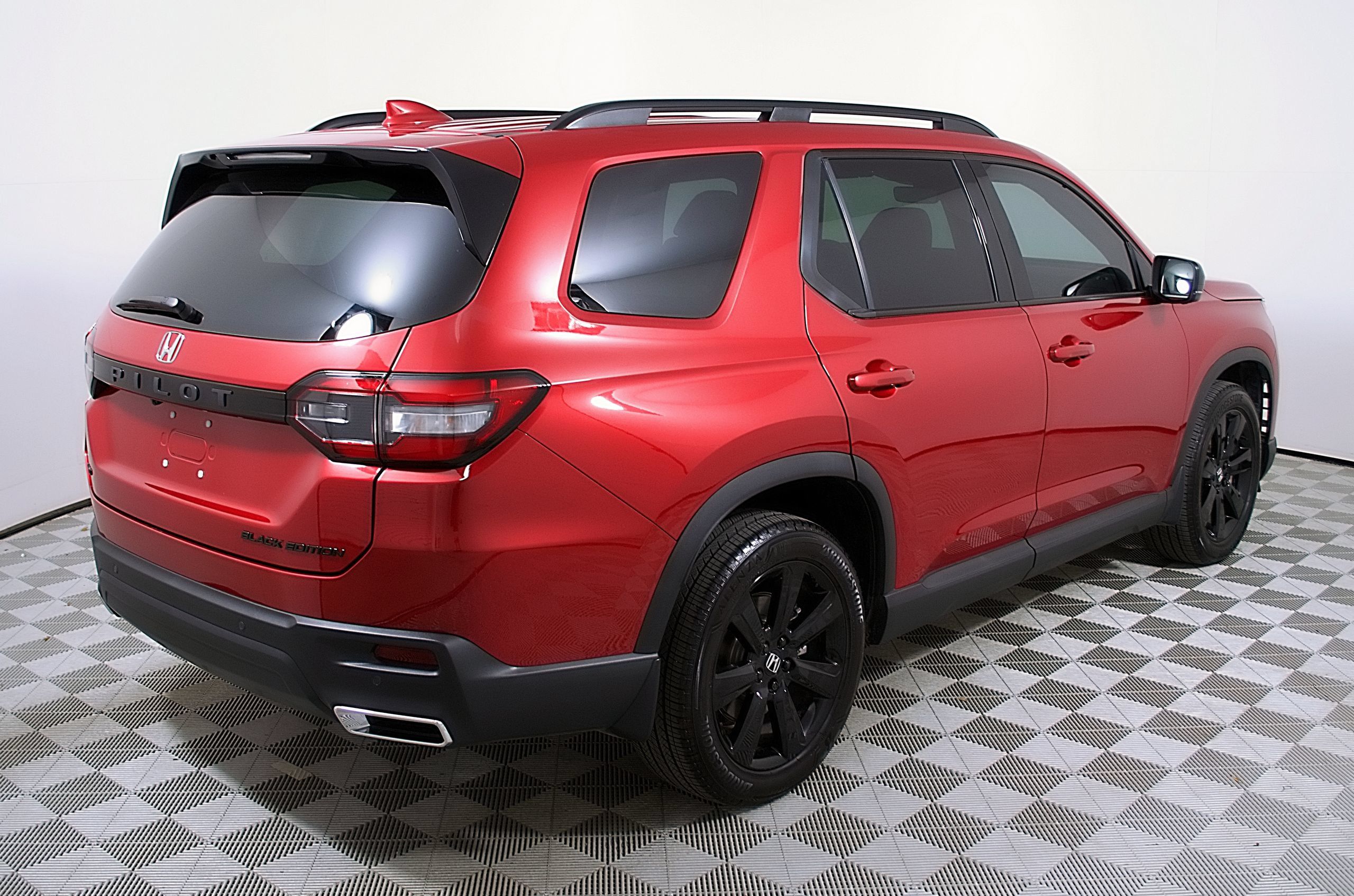 Used 2025 Honda Pilot Black Edition image 7