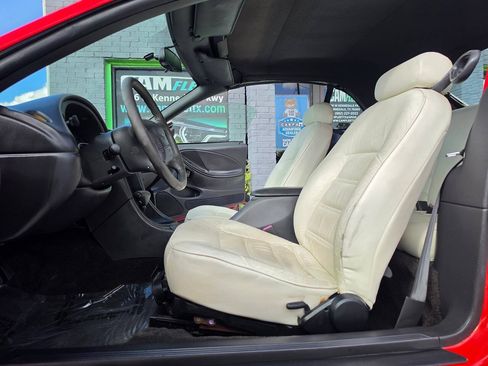 Used 2000 Ford Mustang Convertible RWD image 19