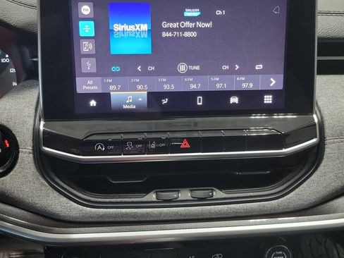 Certified 2023 Jeep Compass Latitude AWD/4WD image 5