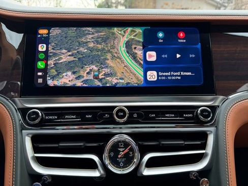 Used 2025 Bentley Flying Spur Plug-In Hybrid image 25