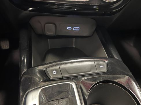 Used 2025 Chevrolet Trax LT FWD image 41