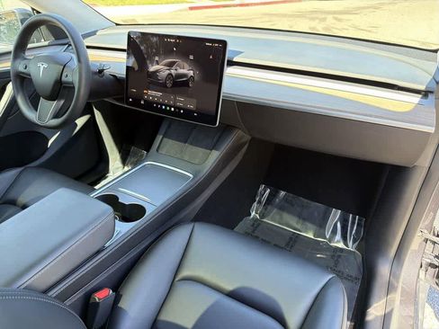 Used 2025 Tesla Model Y Long Range image 43