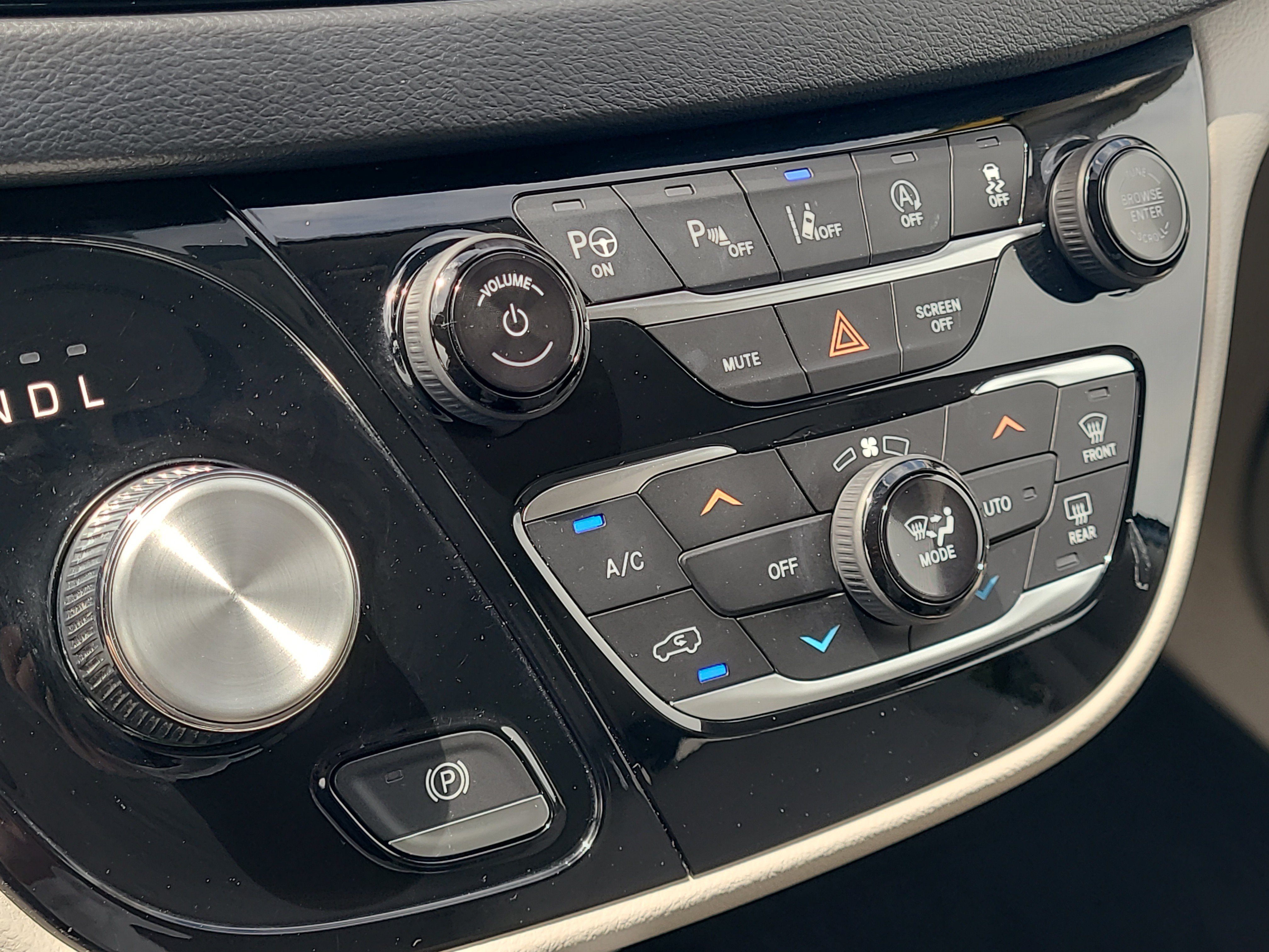 Used 2019 Chrysler Pacifica Touring-L Plus w/ Advanced Safetytec Group FWD image 25
