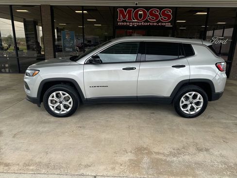 Used 2025 Jeep Compass Sport image 7