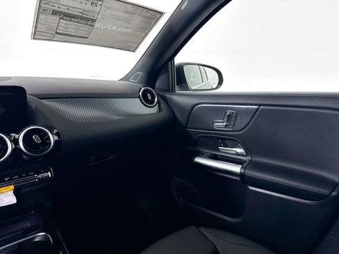 Used 2025 Mercedes-Benz GLA 250 image 22