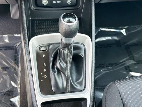 Certified 2025 Hyundai Venue SE FWD image 14