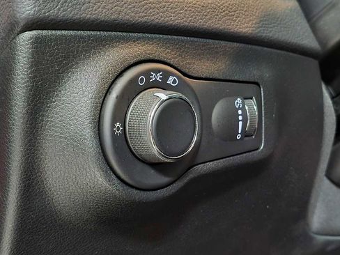 Used 2018 Jeep Compass Sport w/ Tech Group FWD image 24