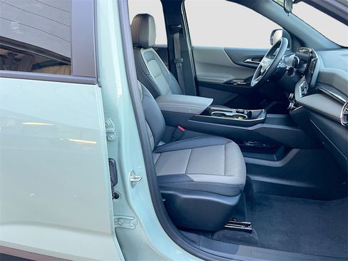 Used 2026 Chevrolet Equinox LT w/ Convenience Package II image 33