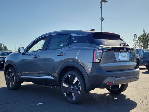 New 2026 Nissan Kicks SR image 2