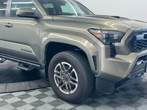 Used 2024 Toyota Tacoma TRD Sport w/ TRD Sport Upgrade Package image 6