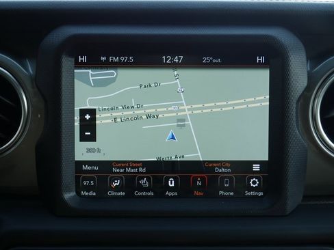 Used 2020 Jeep Wrangler Unlimited Sahara image 3